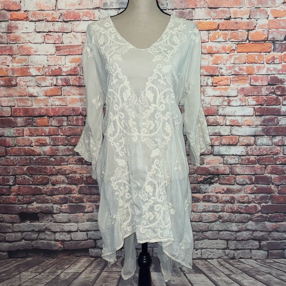 Johnny Was Ivory Embroidered Scalloped Cupra Rayon 3/4 Sleeve Boho Top